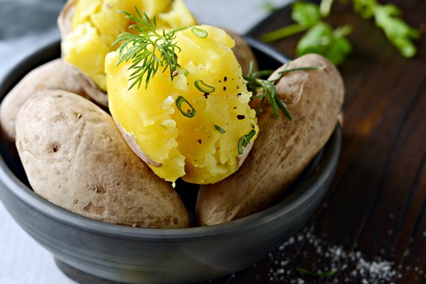 boiled potatoes in a peel in a bowl with spices herbs herbs lunch the main side dish for dinner with sour cream - Картофель "в мундире"