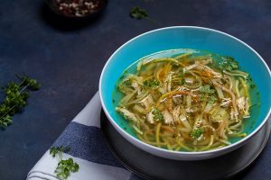 bowl of chicken soup with vermicelli herbs and vegetables - Правила составления меню