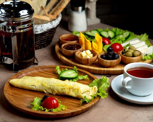 breakfast setup with omelette and side dishes plate - Омлет