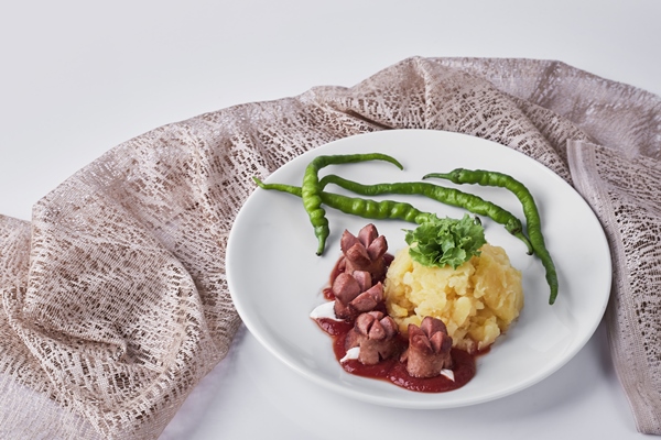dinner menu with fried sausages mashed potatoes and beans - Сосиски или сардельки отварные