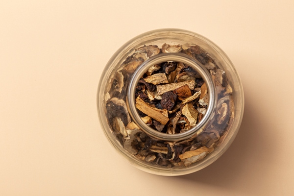 dried mushrooms in a glass jar - Праздничная солянка по-монастырски