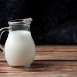 glass jug fresh milk wooden table - Правила составления меню