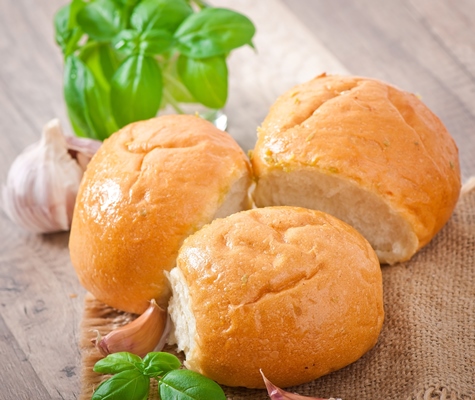 homemade buns with garlic and green basil - Чесночные постные булочки
