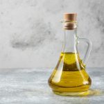 olive oil bottle marble table - Правила составления меню
