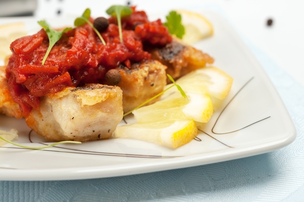 pieces of fried fish with vegetable marinade - Рыба под маринадом, постный стол