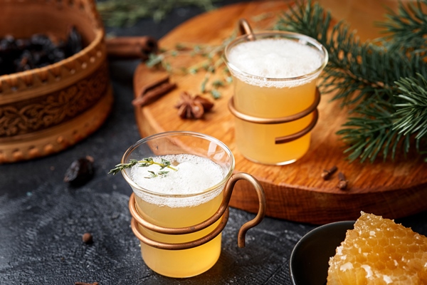 sbiten hot honey drink with herbes and spices russian tradition 2 - Сбитень пряный