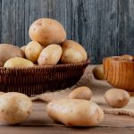 side view of basket and bowl full of potato on sackcloth on wooden surface and background with copy space - Правила составления меню