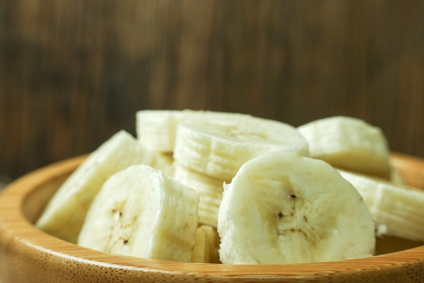 sliced bananas close up - Яблочная пастила с бананами