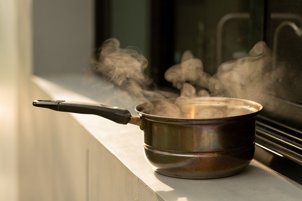 the water is boiling in the pot hot water - «Варенье-пятиминутка» из черники