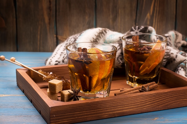 winter drink warm mulled apple cider with spices - Сбитень на патоке