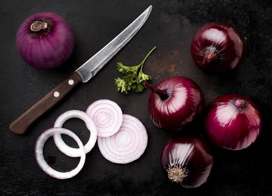 arrangement with red onions flat lay - Постный суп-харчо