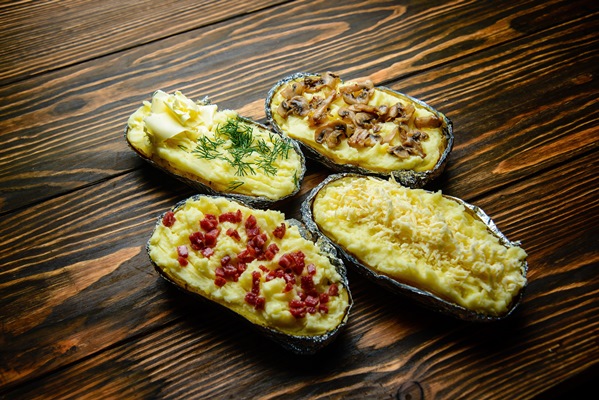 baked potatoes in foil with various fillings - Картофель, запечённый в фольге