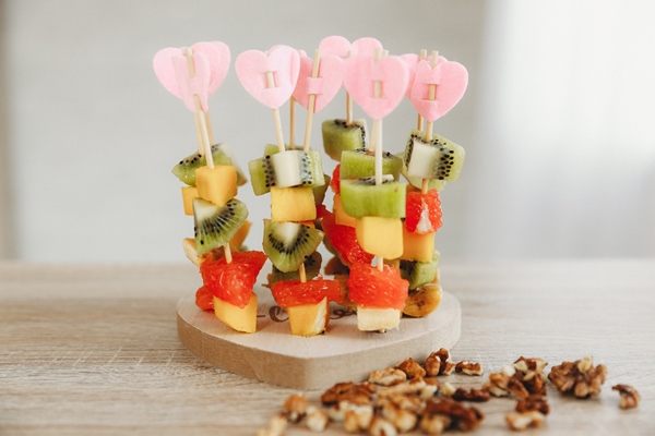 bright kiwi mango banana and grapefruit canap on a heart shaped stand wooden skewers are beautifully decorated with amazing delicious canapes - Канапе из персика, киви и клубники