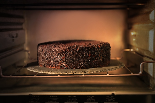 chocolate cake in oven close up - Постный торт "Прага"