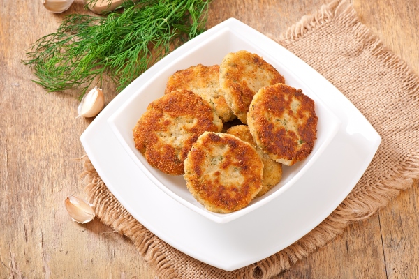 cutlets cauliflower with fennel garlic and cheese sauce - Постные котлеты из капусты