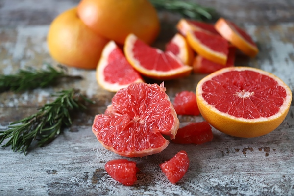 fresh juicy grapefruits grapefruit pulp - Салат из грейпфрута и креветок