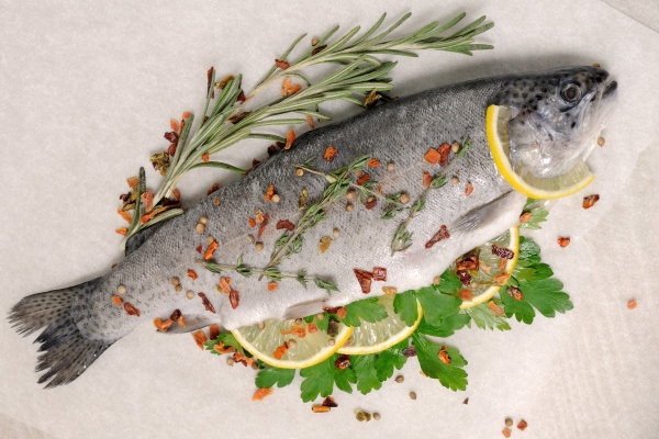 fresh trout with lemon and spices on parchment - Форель с лимоном в духовке, постный стол