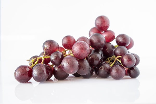 grape on white background - Капуста "провансаль"