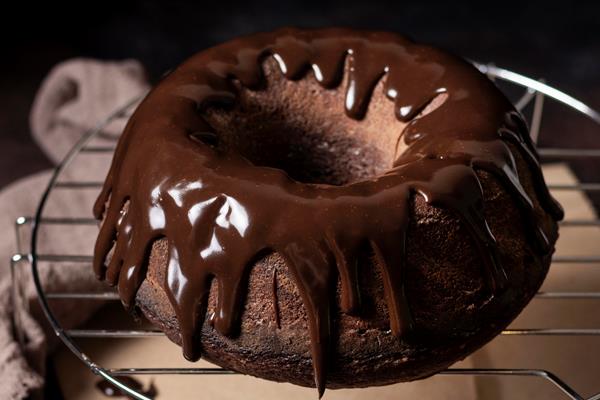 high angle of delicious chocolate cake concept - Шоколадный постный пирог
