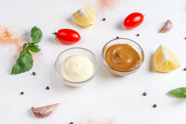 homemade ketchup mustard and mayonnaise sauce - Постная пицца с грибами и овощами