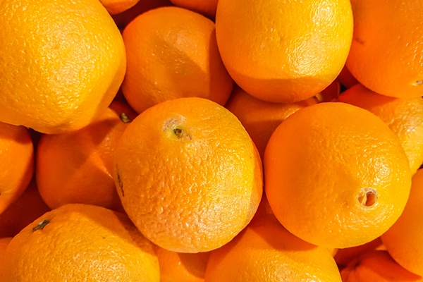 organic vegetarian pile group oranges - Холодный чай с апельсинами
