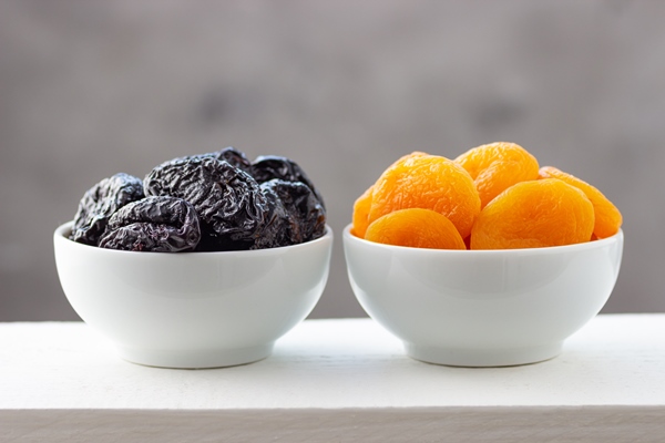 prunes and dried apricots - Салат из пекинской капусты с сухофруктами