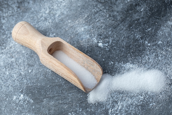salt in a wooden spoon on a marble background - Пикантная закуска из ананаса