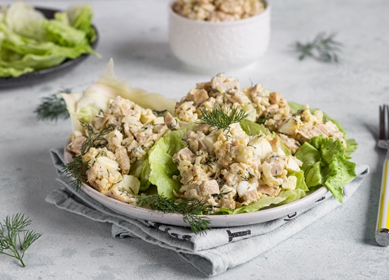 squid salad with rice egg onion and dill - Салат с консервированным кальмаром