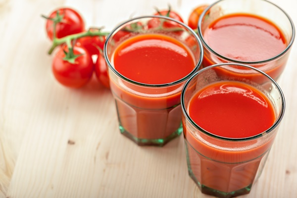 tomato juice and fresh tomatoes - Картошка с зеленью и томатом, постный стол