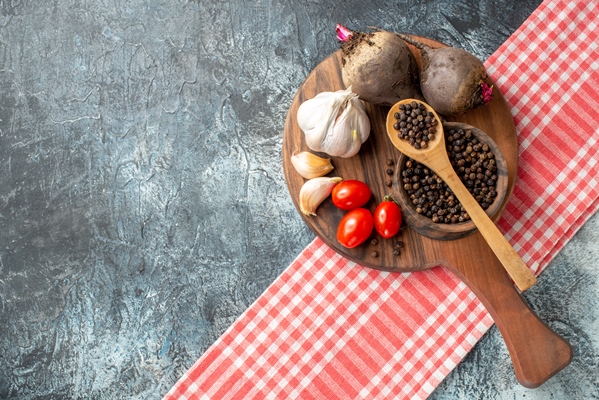 top view fresh vegetables cherry tomatoes garlic beets black pepper in bowl on wood board on grey table free space - Постный суп-крем из свёклы с гренками