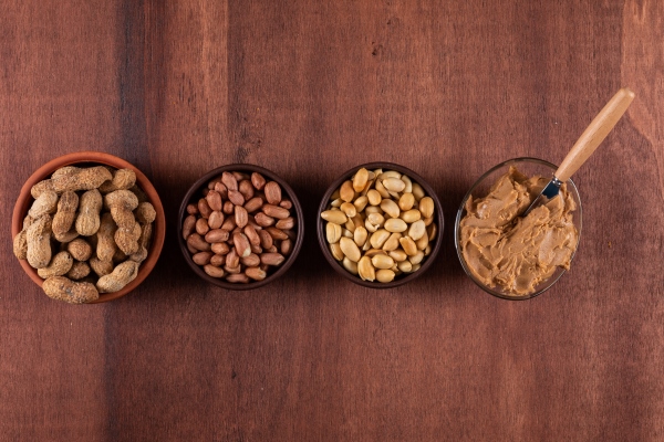 top view raw peanuts in bowl and peanut butter on wooden horizontal - Пряный рис с креветками, постный стол