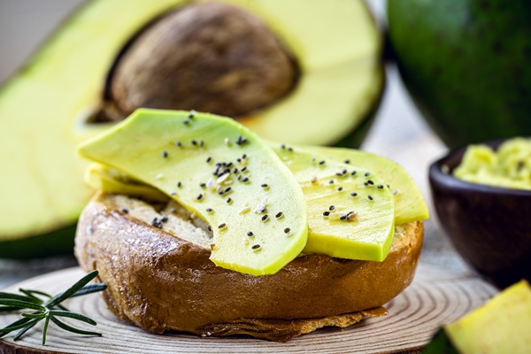 vegetarian toast whole grain bread with avocado vegetarian snack - Бутерброды с авокадо чесноком и пряными травами