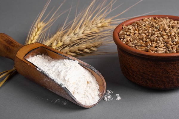 wheat ears wheat grains and wheat flour on the table - Овсяные постные оладьи