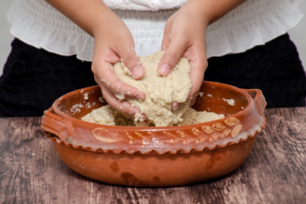 woman39s hands mixing corn dough to make tortillas - Кукурузные лепешки мчади