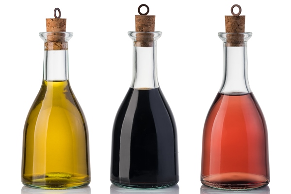 bottle of olive oil and vinegar - Чихиртма
