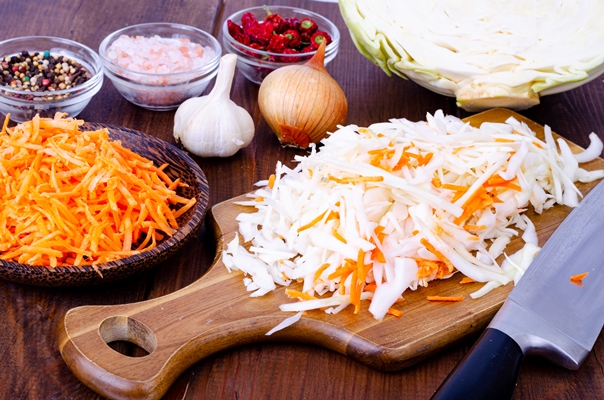 cabbage and carrots cut into strips for cooking - Щи из свежей капусты на мясном бульоне