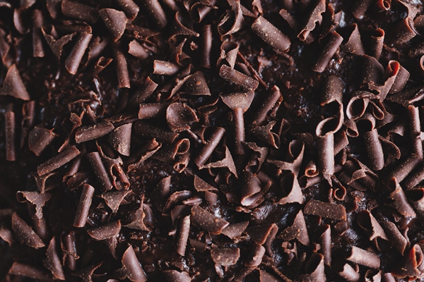 closeup of tasty chocolate cake with chocolate chunks on baking sheet closeup 1 - Пряный миндальный горячий шоколад