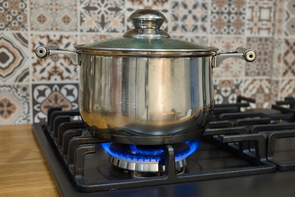 cooking on a gas stove the pot on gas burner home cooking concept - Щи с головизной