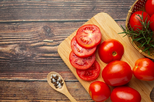 fresh tomatoes ready to cook - Шурпа с нутом