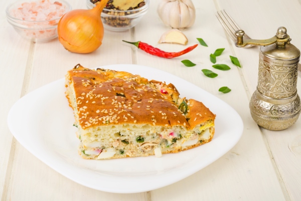 homemade pie with boiled egg and green onions 1 - Заливной пирог с луком и яйцом