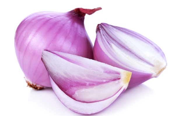 red onion and isolated on white - Рассольник
