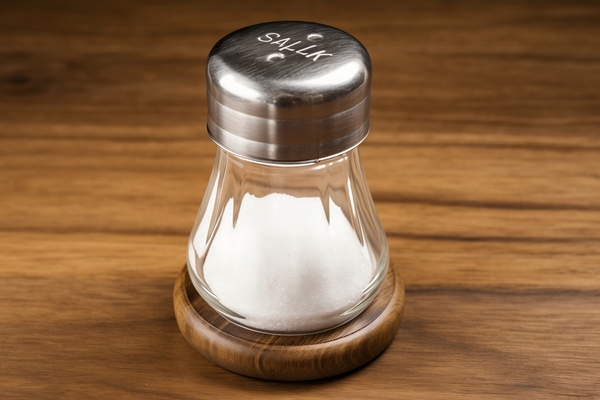 salt shaker white background generative ai - Горячий шоколад-пудинг