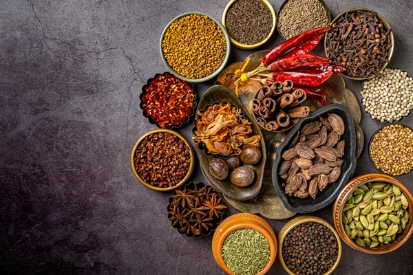 top view of various indian spices and seasonings on a table - Чай латте