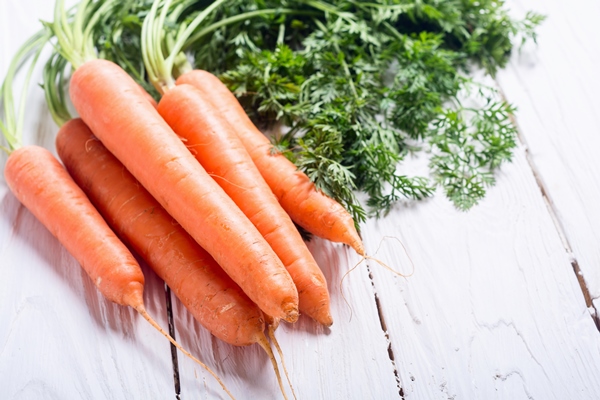 vegetable carrot with leaves healthy food - Щи мясные из квашеной капусты