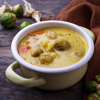 Суп из брюссельской капусты со сметаной и сливочным маслом