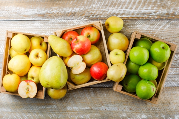 apples variety with pears in wooden boxes on wooden - Винегрет из фруктов и овощей
