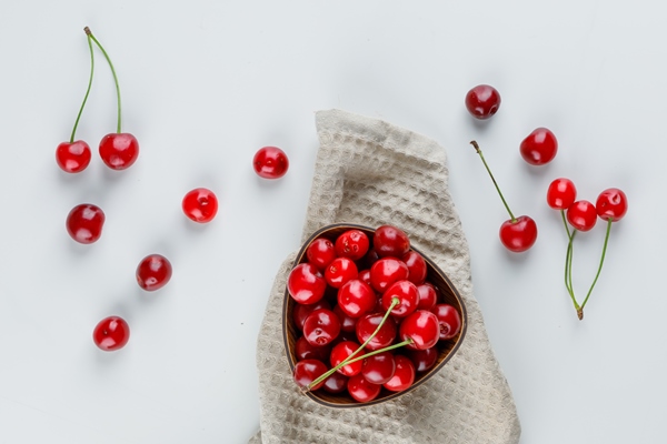 cherries in a bowl on white and kitchen towel - Суп из вишен с варениками