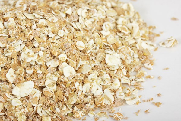 closeup of oatmeal isolated on white - Молочная овсяная каша "Экстра"