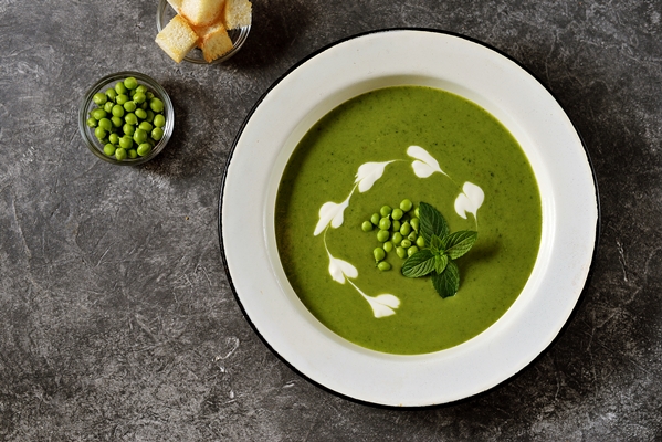 cream soup of green pea with mint - Суп-пюре из зелёного горошка с молочным соусом