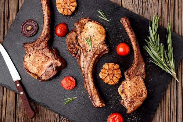 flat lay wooden board with cooked meat - Форшмак с телятиной